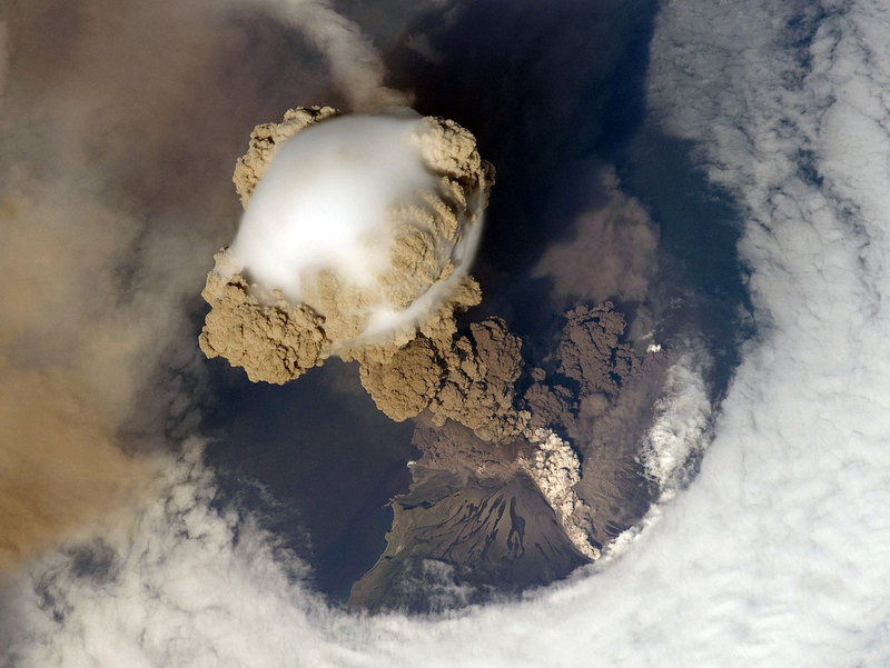 Illustration for article titled The Terrible Beauty of Volcanic Eruptions and Lava Flows